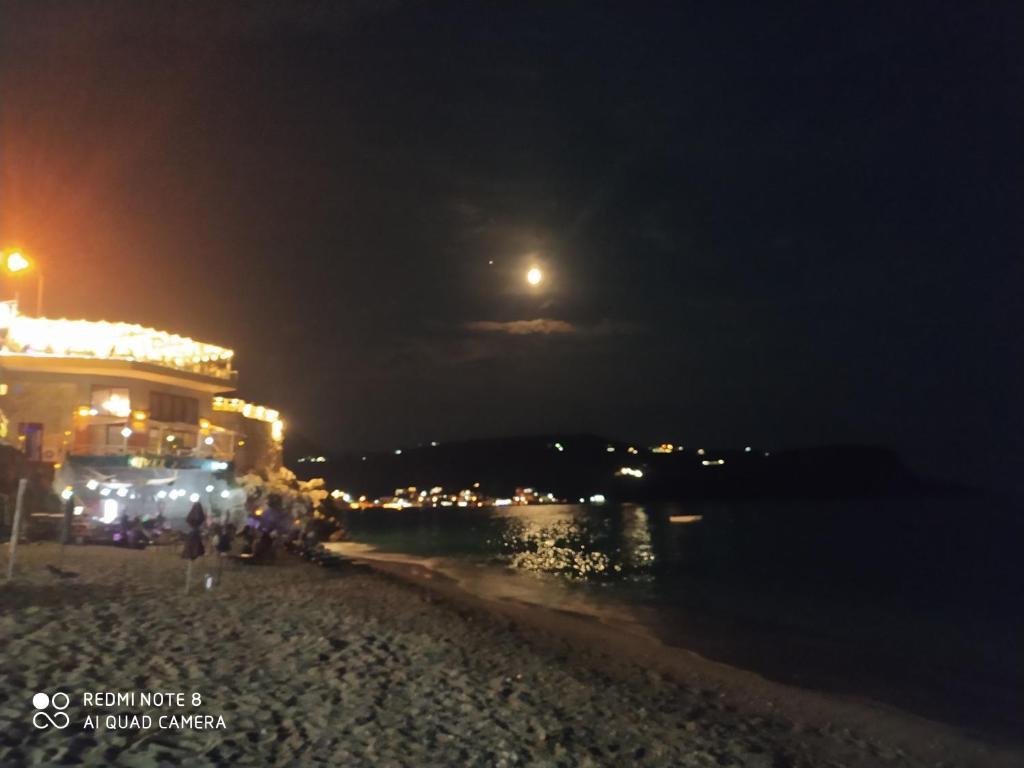 Brb Rooms Himare Esterno foto