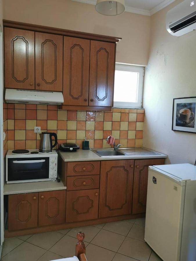 Brb Rooms Himare Esterno foto