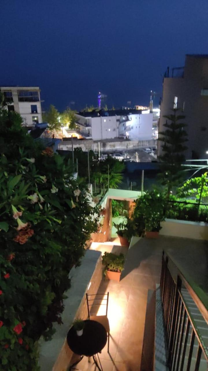 Brb Rooms Himare Esterno foto