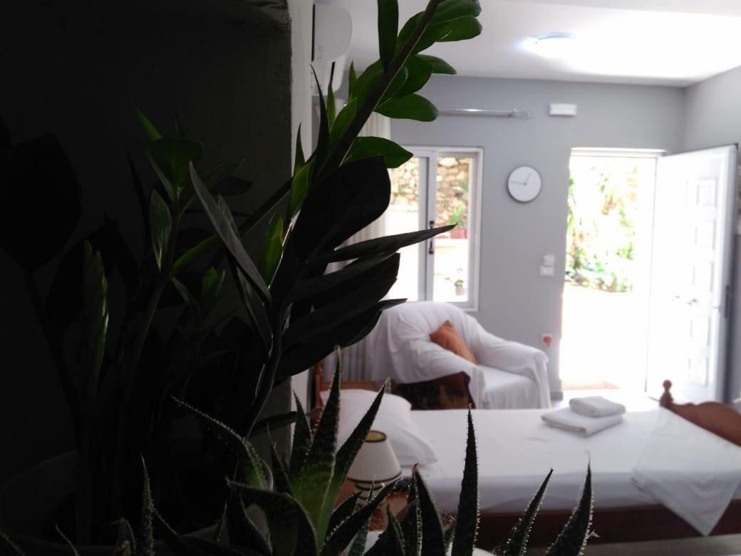 Brb Rooms Himare Esterno foto