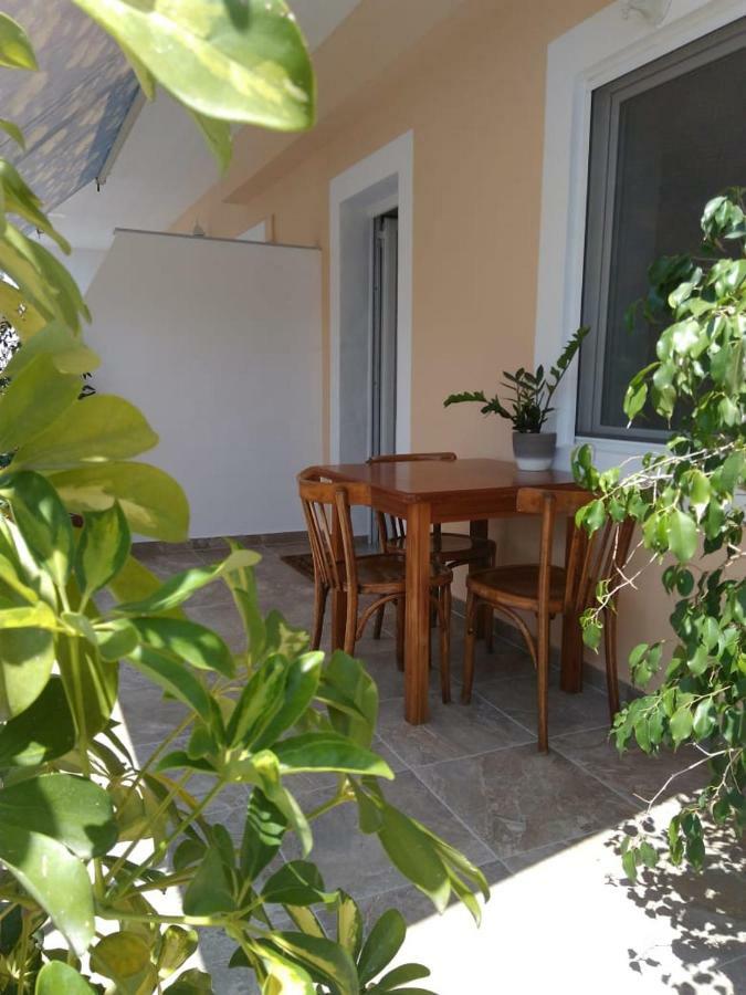 Brb Rooms Himare Esterno foto