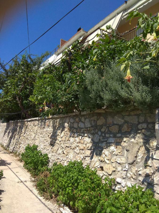 Brb Rooms Himare Esterno foto